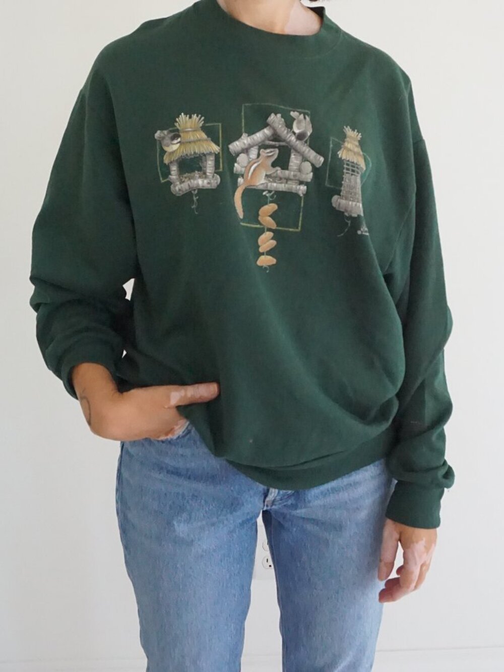 Vintage Forest Green Birds Feeder Chipmunk Chickadee Woodland Nature Sweater L